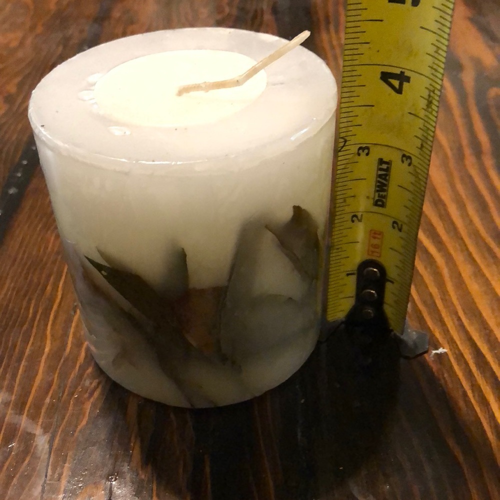 CANDLE WITH ASSORTED LEAVES - Picture 2 of 4